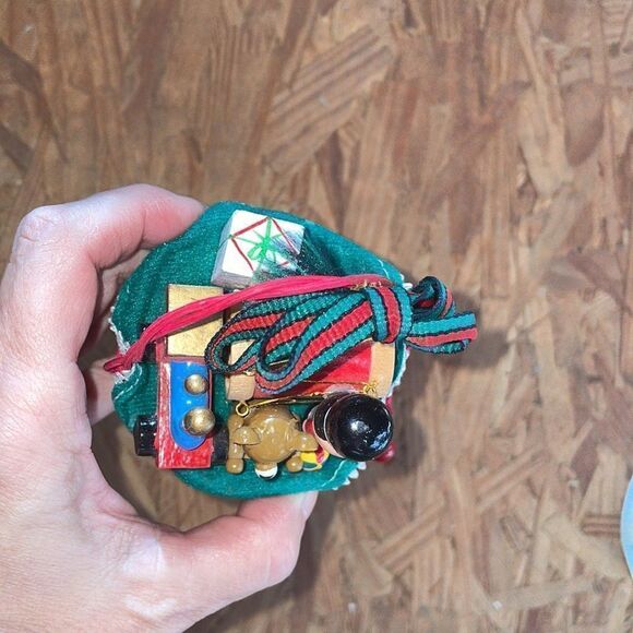 Vtg red basket of Christmas toys wind up music box - Picture 3 of 7